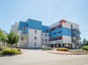 Budova porodnice a neonatologie-min