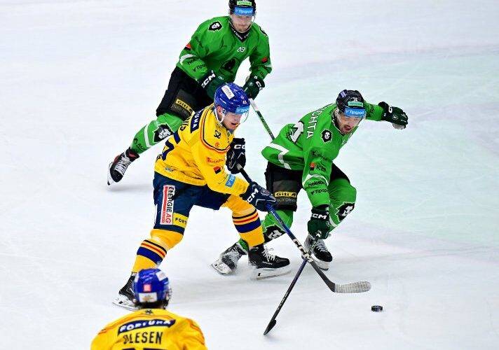 Motor i díky první extraligové brance Štěpána Hocha veze z města automobilů tři body