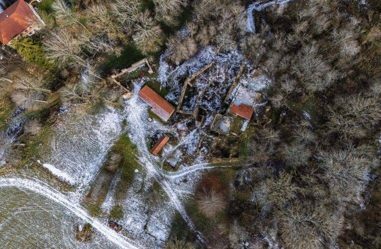 Zapomenutá tvrz Pasovary: Příběh zaniklé vesnice a opuštěného sídla