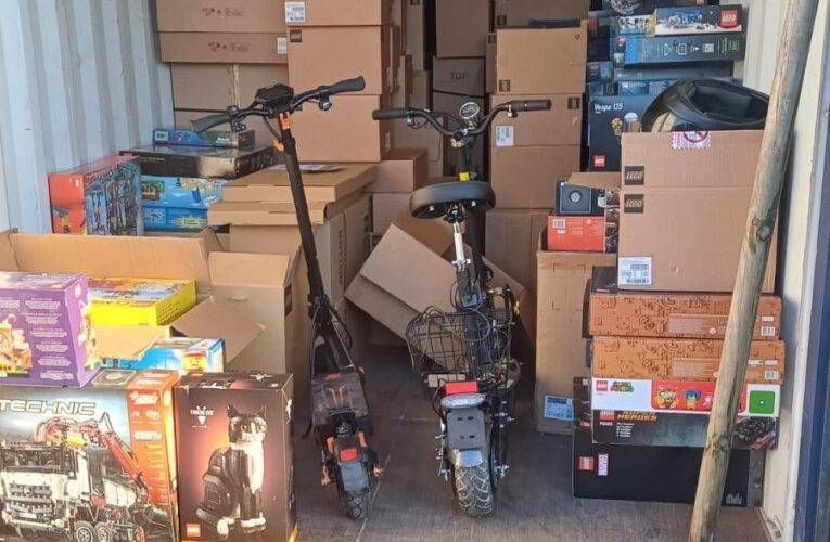 Jihočeští kriminalisté se specialisty z cizinecké policie dopadli kostičkové bandity