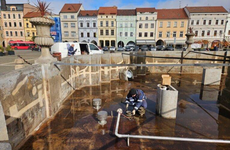 Samsonova kašna se chystá na zimu