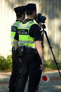 dopravniskupinamestskepoliciekontrolujedodrzovaninejvyssipovolenerychlostivozidelna17mistechvemeste