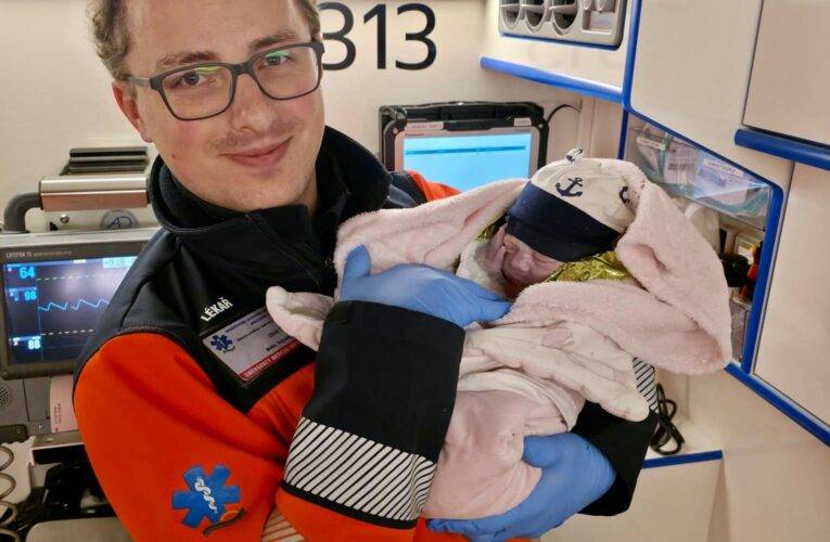 Malý Vašek se narodil doma. Do porodnice záchranáři nestihli dorazit
