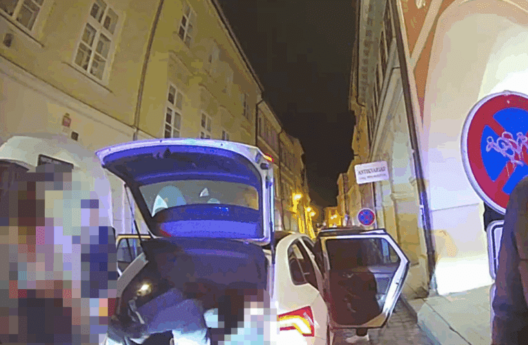 Sedm cestujících, šest míst ve vozidle vyřešila partička mladých lidí po svém. Vyplynuly další prohřešky proti zákonu