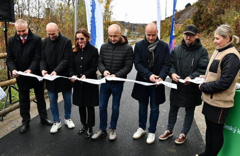 Nový úsek Vltavské cyklostezky v Českém Krumlově přináší bezpečnou cestu podél Vltavy