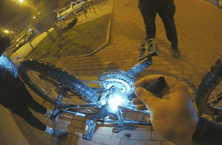 Strážníci městské policie vypátrali odcizené jízdní kolo, podezřelý tvrdil, že si ho půjčil od známého