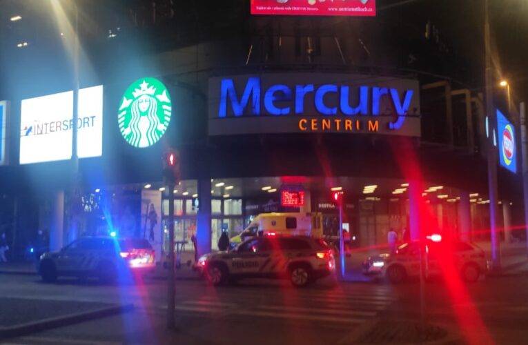 Policista v civilu čelil v Mercury noži, útočníka zpacifikoval