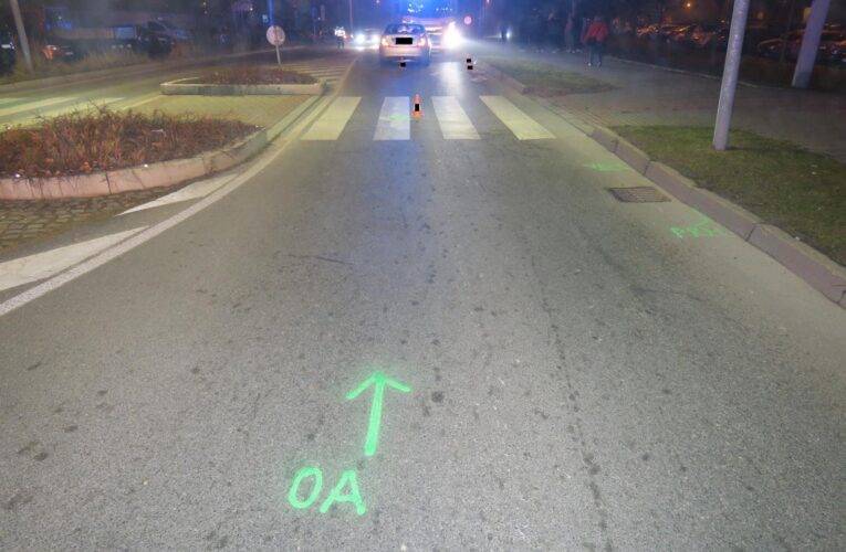 Auto v Českých Budějovicích na přechodu srazilo ženu. V nemocnici zemřela