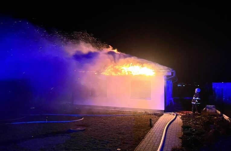 Smutný Štědrý den. Požár od vánočního stromku způsobil devítimilionovou škodu