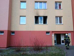 Na sídlišti Máj uhasili požár bytu ještě před příjezdem cisteren pozar maj silvestr-min