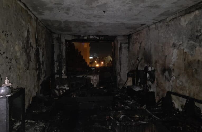 VIDEO: Požár bytu v Českých Budějovicích si vyžádal lidský život