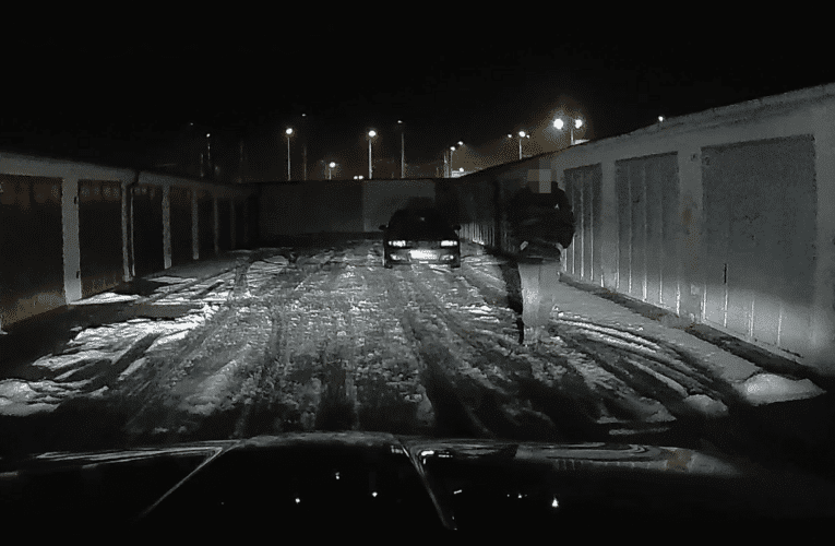 Hlídce českobudějovické městské policie se podařilo vypátrat odcizené vozidlo, dopadli v něm podezřelého z krádeže