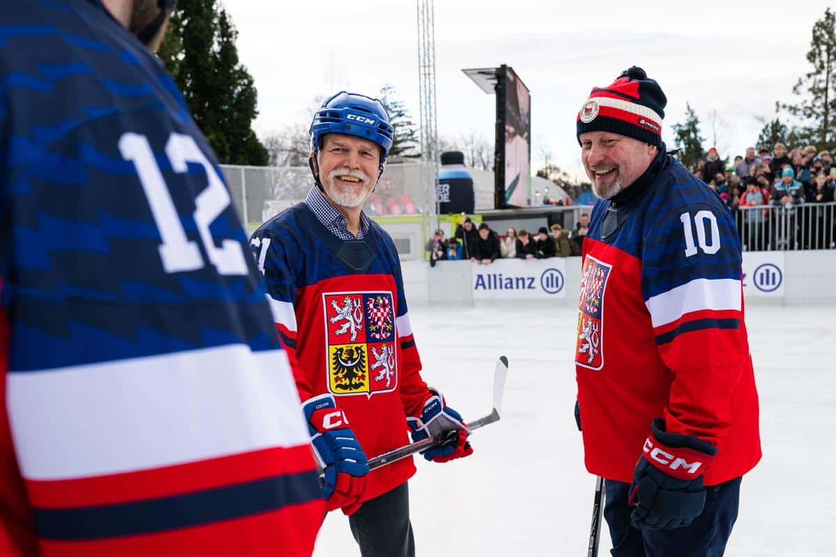 Petr Pavel si na Olympijském festivale vyzkoušel hokej, curling a biatlon. Setkal se s dětmi, dobrovolníky i sportovci
