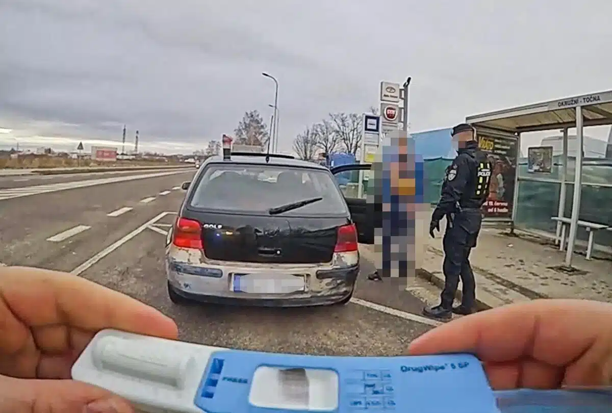 Tři řidiči během jediného dne. Strážníci odhalili alkohol, zákaz řízení i drogy