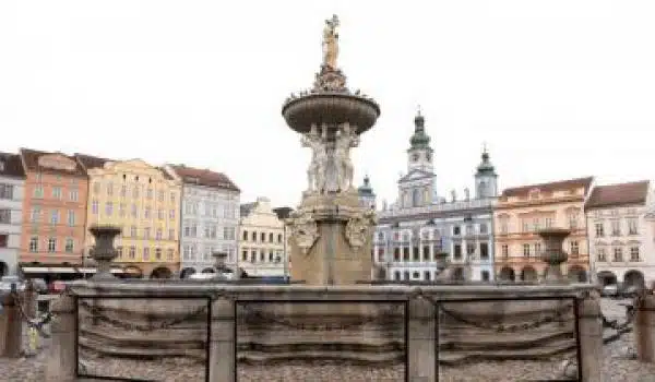 Kamenné schodiště kolem Samsonovy kašny čeká obnova