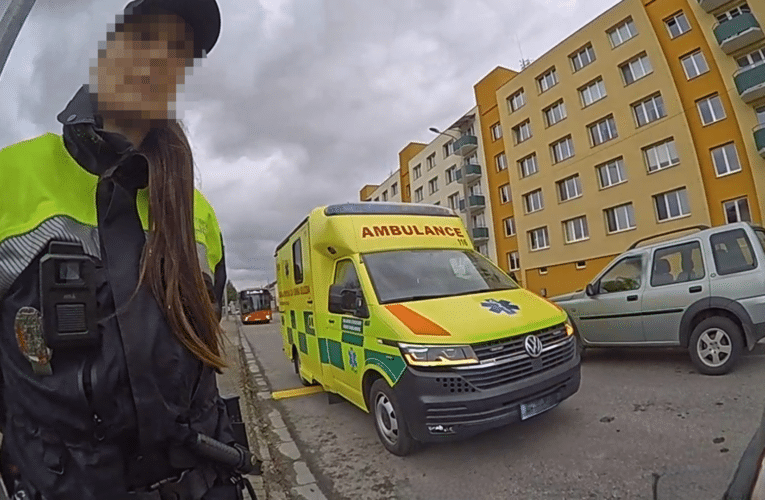 Nevolnost za volantem změnila postup hlídky městské policie. Místo sankce přišla pomoc