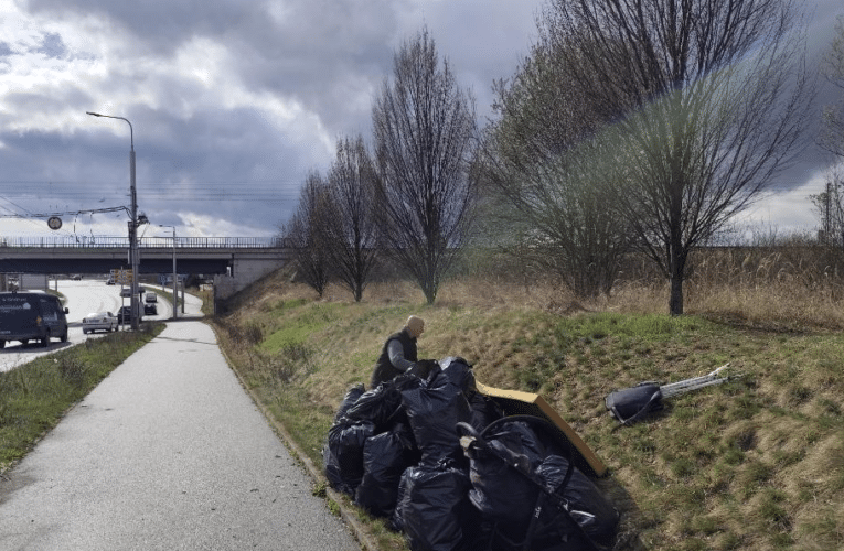 Budějce uklízeli i lidé bez domova