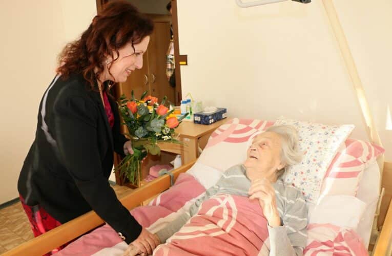 Anna Podoláková z DPS Hvízdal slaví stovku