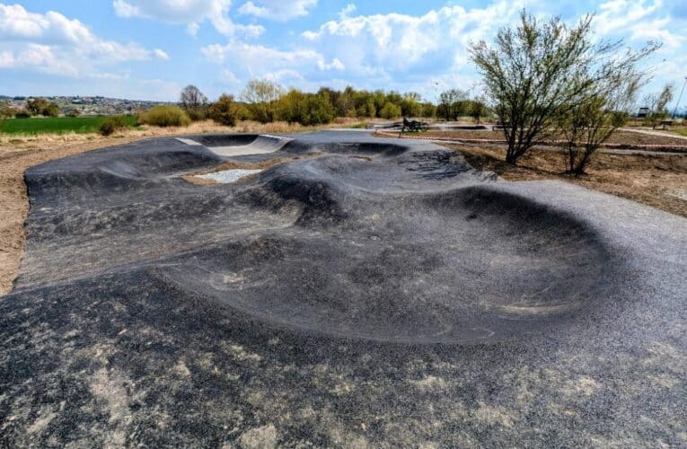 Na Složišti je nový dětský pumptrack. Hotový byl dříve, než se plánovalo