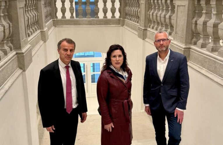 Francouzský velvyslanec si prohlédl Slavii