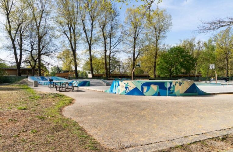 Umělecké graffiti rozzářilo skatepark