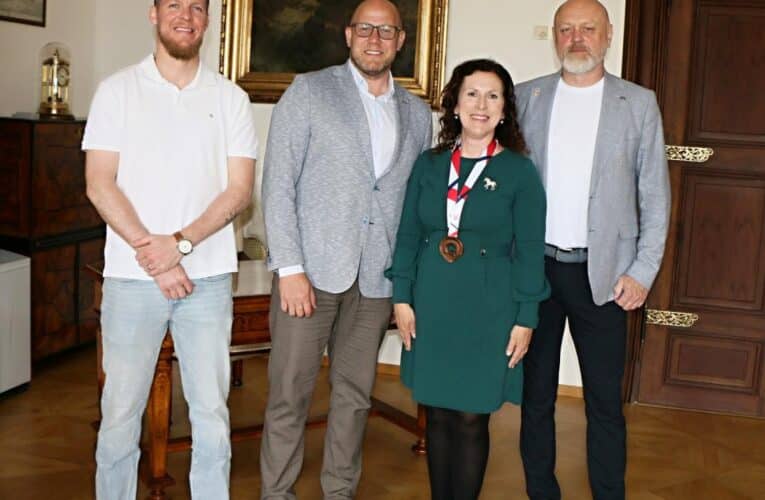 Primátorka gratulovala volejbalistům a dostala medaili