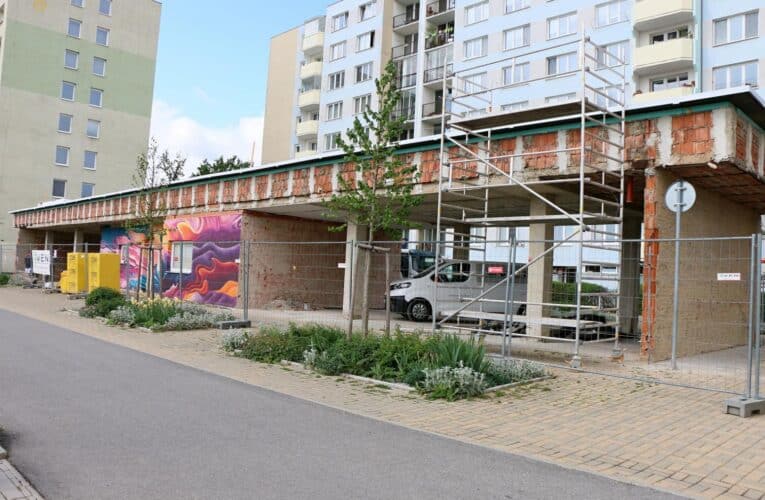 Kavárna pro všechny, kteří se chtějí setkat, vzniká na Vltavě