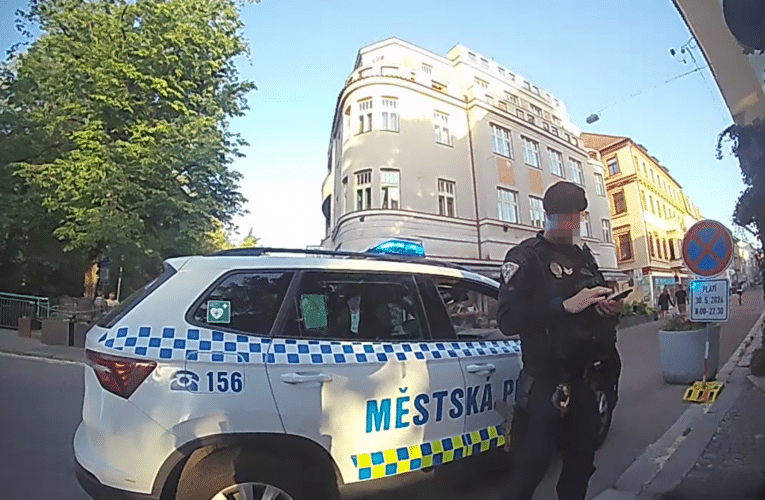 Večerní nevítaný výstup u kavárny v Krajinské ulici ukončila hlídka městské policie