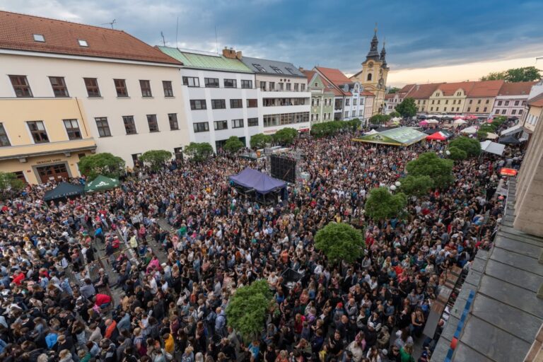 dotkni se pisku 2026 namesti