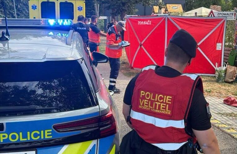 Tragédie v Českých Budějovicích: Žena zraněním podlehla, policisté zadrželi podezřelého během několika minut