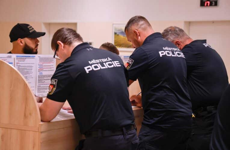ZAMĚSTNANCI MĚSTSKÉ POLICIE SPOJILI RUCE PRO DOBROU VĚC
