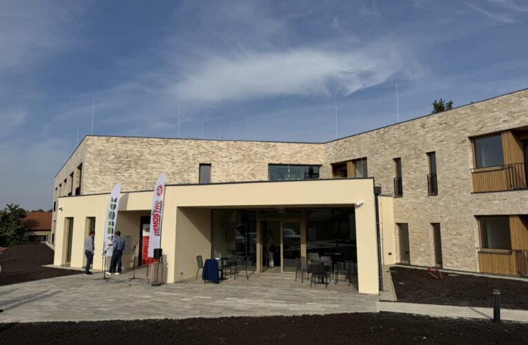 Včelná otevřela nový dům s pečovatelskou službou. Kraj přispěl 10 miliony korun