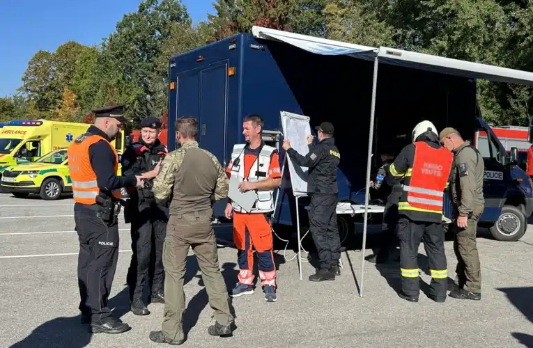 Kratochvíli obsadili policisté, hasiči a záchranáři