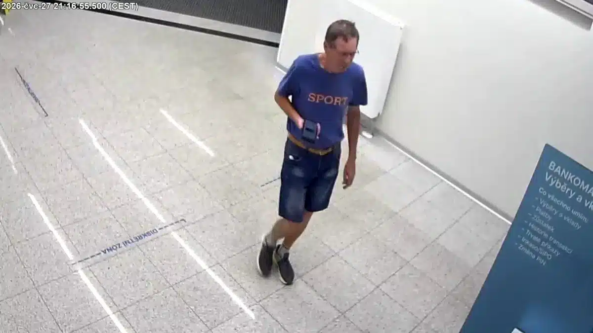 Poznáte muže na fotografii?