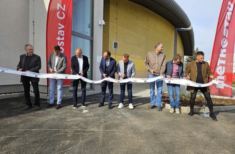 Jindřichův Hradec otevřel novou halu. Pomohl KIF
